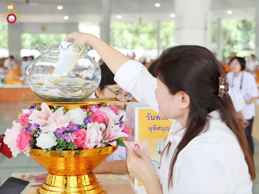 ภาพ No.263001:วันที่ 21 ตุลาคม พ.ศ. 2568 (วันพระ แรม 14 ค่ำ เดือน 11) พิธีบุพเปตพลี ครั้งที่ 171 ร่วมอุทิศบุญแด่หมู่ญาติที่ล่วงลับไปแล้ว และสืบทอดอายุพระพุทธศาสนา ณ หอฉันคุณยายอาจารย์ฯ วัดพระธรรมกาย