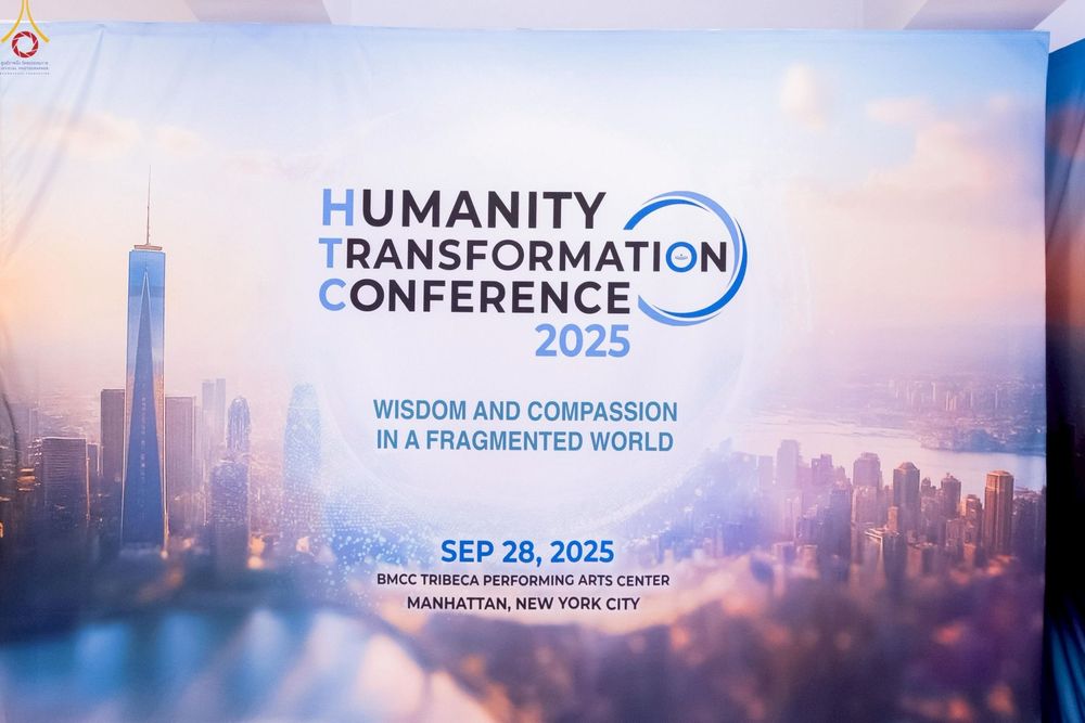 ภาพ No.249721:วันอาทิตย์ที่ 28 กันยายน พ.ศ. 2568 การปฏิบัติธรรมบูชาธรรม 108 ปี แห่งการบรรลุธรรมของหลวงปู่วัดปากน้ำ ได้จุดประทีปสันติภาพไปทั่วโลก และได้ร่วมเสวนาทางปัญญา เพื่อการขยายพระพุทธศาสนาวิชชาธรรมกายไปทั่วโลก  ในงาน HTC Newyork USA