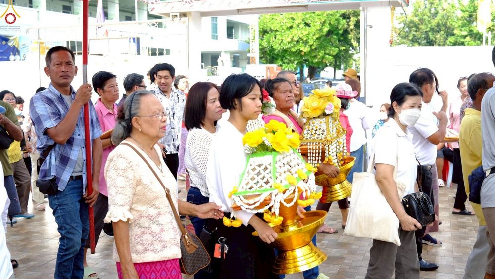 ภาพ No.254720:วันที่ 12 ตุลาคม พ.ศ. 2568 พิธีทอดกฐินสามัคคีทั่วไทย 30,000 วัด โดยคณะศิษยานุศิษย์ บูชาธรรม 81 ปี หลวงพ่อธัมมชโย ณ วัดบางพูดใน อ.ปากเกร็ด จ.นนทบุรี