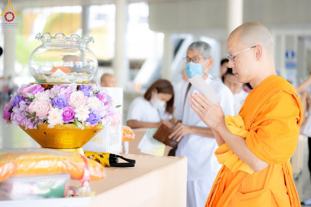 ภาพ No.142014:พิธีบุพเปตพลี ครั้งที่ 152 ร่วมอุทิศบุญแด่หมู่ญาติที่ล่วงลับไปแล้ว และสืบทอดอายุพระพุทธศาสนา วันศุกร์ที่ 21 มิถุนายน พ.ศ. 2567 วันพระขึ้น 15 ค่ำ เดือน 7 ณ หอฉันคุณยายอาจารย์ วัดพระธรรมกาย