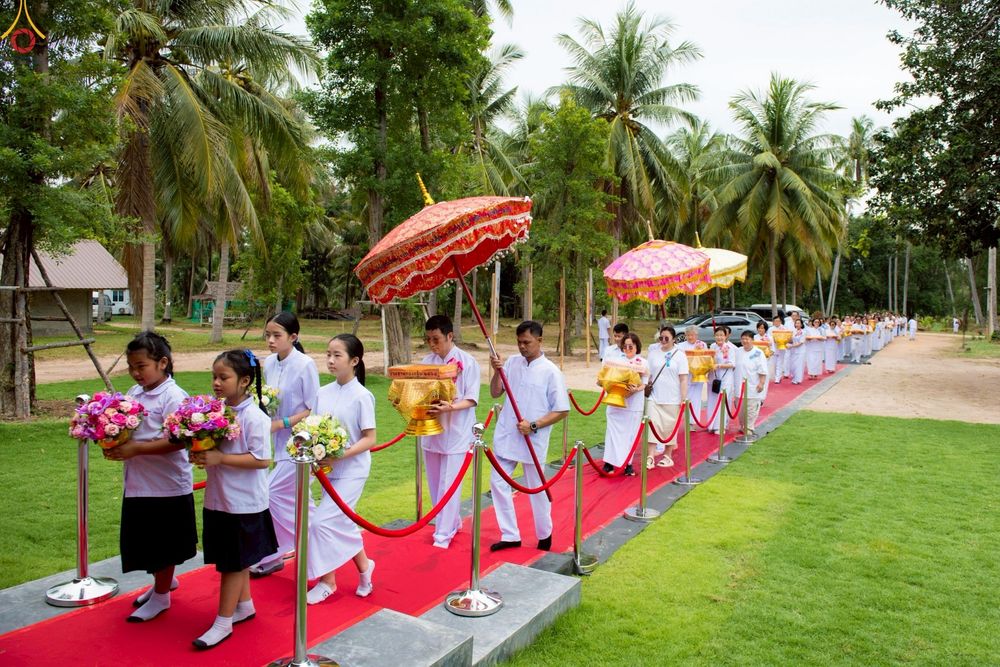 ภาพ No.263144:วันที่ 18 ตุลาคม พ.ศ. 2568 พิธีทอดกฐินสามัคคีเพื่อซื้อที่ดิน  สร้างอาคารครัวและโรงอาหาร  ห้องน้ำพร้อมโรงซักตากชาย-หญิง  และพิธีทอดกฐินสามัคคีทั่วไทย 30,000 วัด  ศูนย์ปฏิบัติธรรมนานาชาติทุ่งแสงธรรม  (Moonastery Meditation Center) ต.แสงอรุณ อ.ทับสะแก จ.ประ