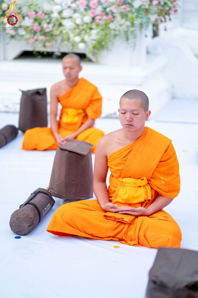 ภาพ No.197014:พระธรรมยาตราปฏิบัติธรรม และถ่ายภาพหมู่ประวัติศาสตร์ ณ วัดโบสถ์(บน) ตำบลบางคูเวียง อำเภอบางกรวย จังหวัดนนทบุรี ในโครงการธรรมยาตรา กตัญญูบูชา มหาปูชนียาจารย์ พระมงคลเทพมุนี(สด จนฺทสโร) พระผู้ปราบมาร อนุสรณ์สถาน 7 แห่ง ปีที่ 13 วันที่ 18 มกราคม พ.ศ. 2568