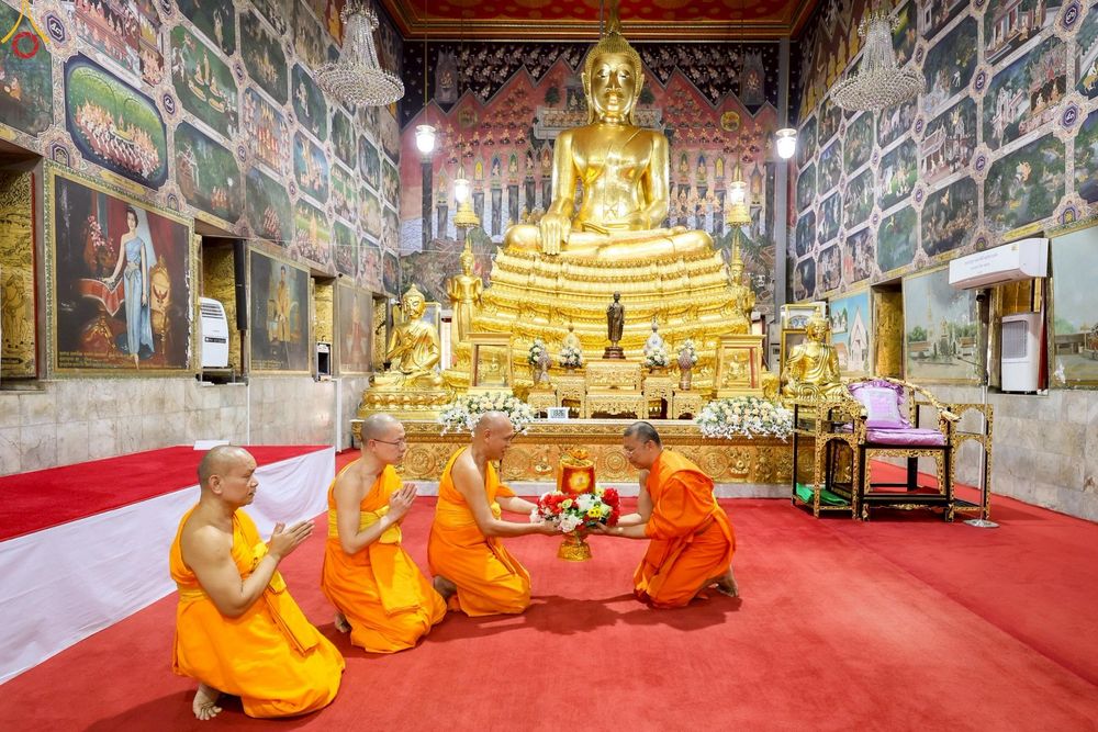 ภาพ No.264809:วันศุกร์ที่ 24 ตุลาคม พ.ศ. 2568 ถวายปัจจัยสมทบกฐิน ในโครงการกฐินสามัคคีทั่วไทย 30,000 วัด พุทธศักราช 2568 โดย คณะศิษยานุศิษย์ บูชาธรรม 80 ปี หลวงพ่อธัมชโย ณ วัดปากน้ำภาษีเจริญ กรุงเทพฯ