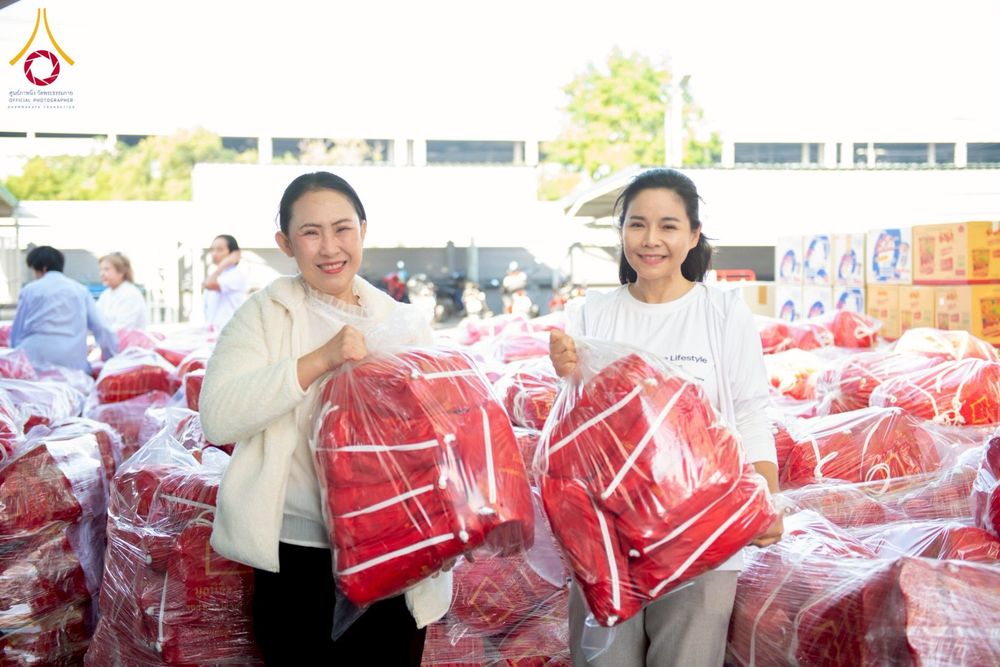 ภาพ No.273629:วันที่ 27 พฤศจิกายน พ.ศ. 2568 คณะศิษยานุศิษย์วัดพระธรรมกาย มูลนิธิธรรมกาย มอบอาหารและสิ่งของความช่วยเหลือให้พี่น้องชาวใต้ ผู้ประสบอุทกภัยน้ำท่วม
