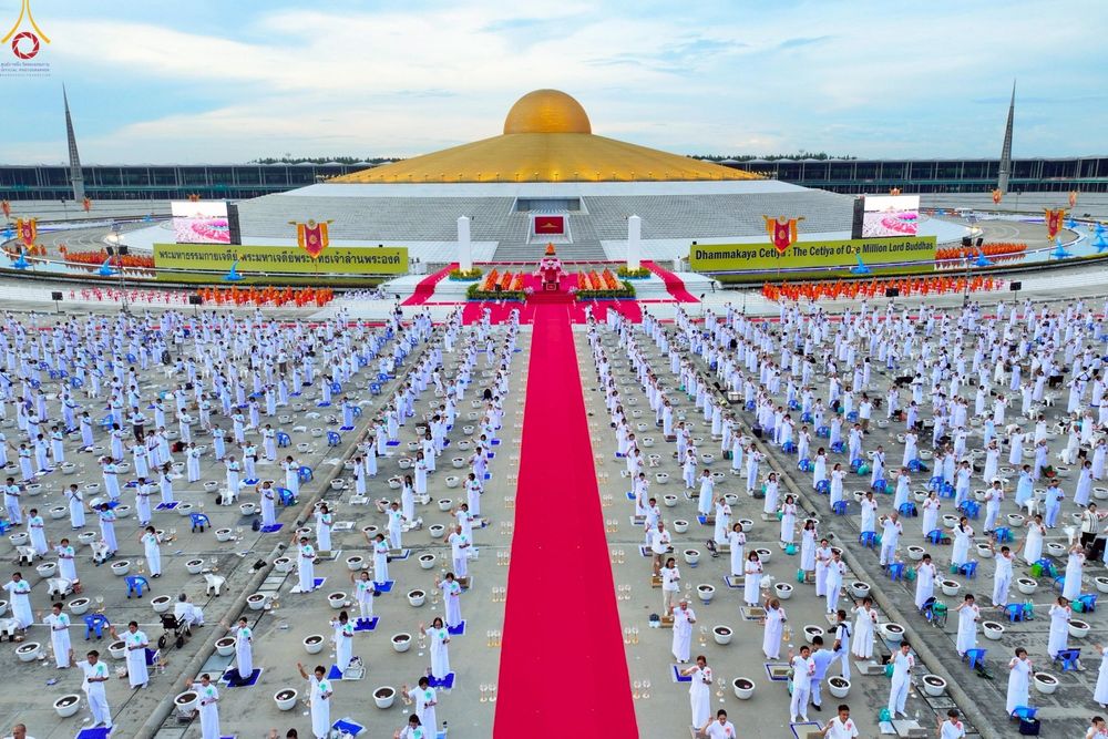 ภาพ No.252856:วันที่ 10 ตุลาคม พ.ศ. 2568 พิธีปลูกต้นทรัพย์บานชื่น ณ ลานธรรม วัดพระธรรมกาย