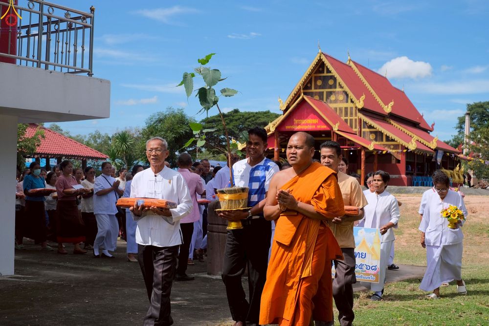 ภาพ No.270481:วันที่ 23 ตุลาคม พ.ศ. 2568 พิธีทอดกฐินสามัคคีทั่วไทย ณ วัดสำโรง ต.สำโรงใหม่ อ.ละหานทราย จ.บุรีรัมย์ โดยคณะศิษยานุศิษย์ บูชาธรรม 81 ปี หลวงพ่อธัมมชโย