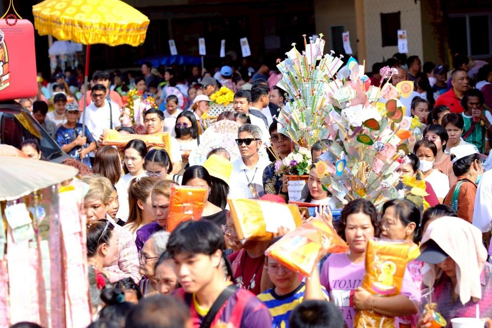 ภาพ No.257436:วันที่ 12 ตุลาคม พ.ศ. 2568 พิธีทอดกฐินสามัคคีทั่วไทย 30,000 วัด โดยคณะศิษยานุศิษย์ บูชาธรรม 81 ปี หลวงพ่อธัมมชโย ณ วัดช่องลม กรุงเทพมหานคร