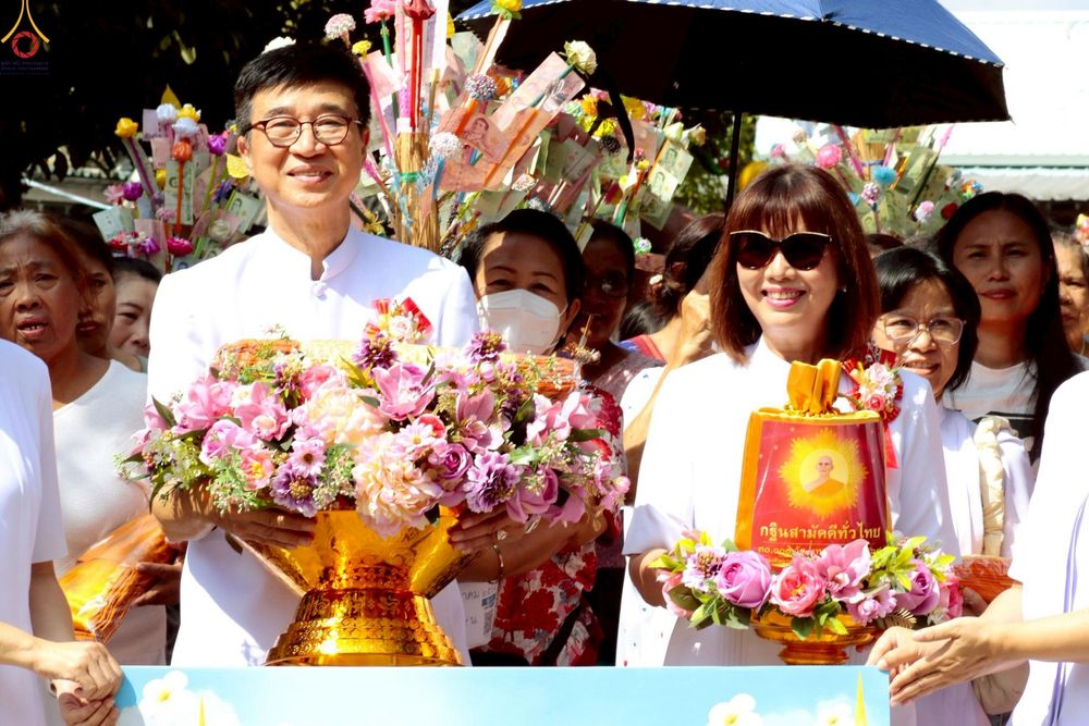 ภาพ No.253225:วันที่ 12 ตุลาคม พ.ศ. 2568 พิธีทอดกฐินสามัคคีทั่วไทย 30,000 วัด โดยคณะศิษยานุศิษย์ บูชาธรรม 81 ปี หลวงพ่อธัมมชโย ณ วัดพระยาสุเรนทร์ เขตคลองสามวา กรุงเทพมหานคร