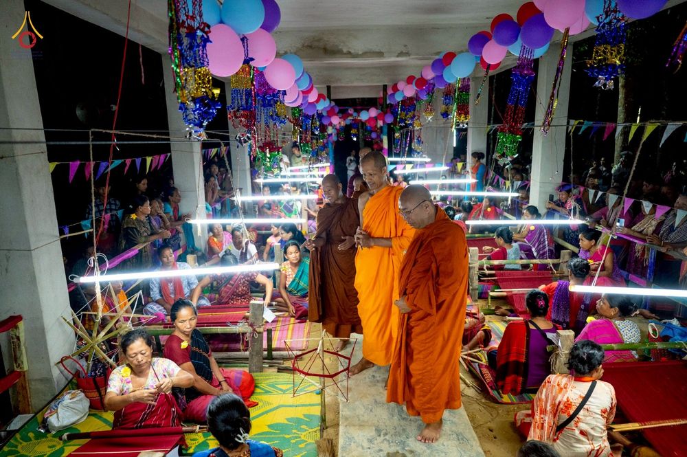 ภาพ No.257460:วันที่ 17 ตุลาคม พ.ศ. 2568 พิธีทอดกฐินสมทบวัดกัลยาณมิตรต่างประเทศ  บูชาธรรม 81 ปี หลวงพ่อธัมมชโย ณ ศูนย์ปฏิบัติธรรมไมตรีปูร์ เมืองคาร์การชารี ประเทศบังกลาเทศ 