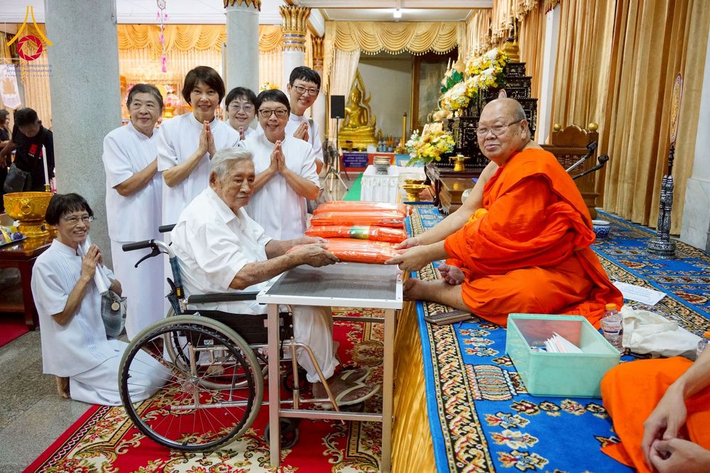 ภาพ No.273401:วันที่ 1 พฤศจิกายน พ.ศ. 2568 พิธีทอดกฐินสามัคคีทั่วไทย ณ วัดทินกรนิมิต อ.เมือง จ.นนทบุรี โดยคณะศิษยานุศิษย์ บูชาธรรม 81 ปี หลวงพ่อธัมมชโย