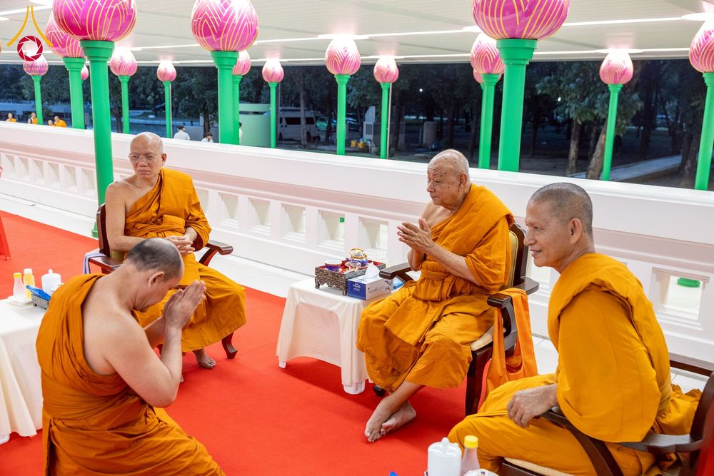ภาพ No.231200:วันพฤหัสบดีที่ 3 กรกฏาคม พ.ศ. 2568 พิธีมุทิตาสักการะพระภิกษุนาคหลวง พระมหาพนาวัฒน์ ธมฺมนฺตคามี (จันทร์เผือก) เปรียญธรรม ๙ ประโยค ณ วัดพระธรรมกาย ปทุมธานี