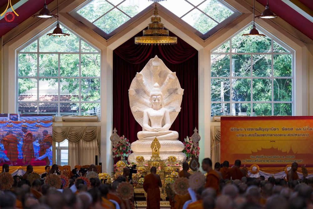 ภาพ No.123192:พิธีพระราชทานสัญญาบัตร พัดยศ และผ้าไตร แด่พระสงฆ์ในเขตปกครองคณะสงฆ์หนกลาง ณ วัดพระศรีมหาธาตุ เขตบางเขน กรุงเทพมหานคร และพิธีมุทิตาสักการะพระสังฆาธิการ ผู้ได้รับเลื่อนและตั้งสมณศักดิ์ ตามพระบรมราชโองการ ณ วัดพระธรรมกาย ในวันที่ 4 กุมภาพันธ์ พ.ศ. 2567