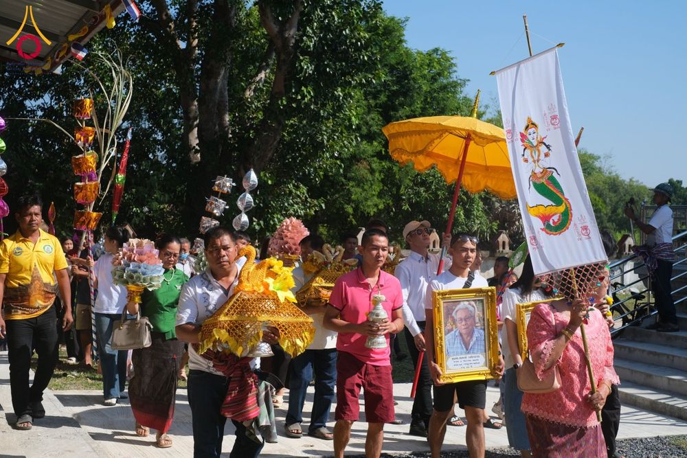 ภาพ No.178610:พิธีทอดกฐิน ณ วัดหนองน้ำขุ่น ต.ร่อนทอง อ.สตึก จ.บุรีรัมย์ ในโครงการกฐินสามัคคีทั่วไทย 30,000 วัด บูชาธรรม 80 ปี หลวงพ่อธัมมชโย โดยคณะศิษยานุศิษย์วัดพระธรรมกาย วันที่ 10 พฤศจิกายน พ.ศ. 2567