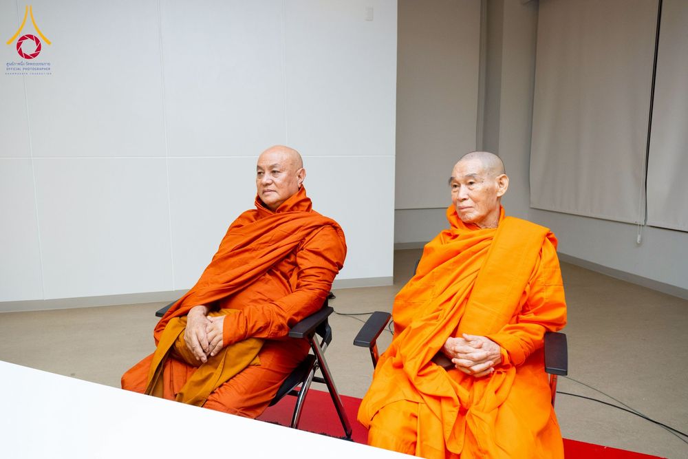 ภาพ No.223040:วันที่ 24 เมษายน พ.ศ. 2568 หลวงพ่อทัตตชีโวต้อนรับคณะสงฆ์เมียนมา ณ อาคาร 100 ปี คุณยายมหารัตนอุบาสิกาจันทร์ ขนนกยูง วัดพระธรรมกาย