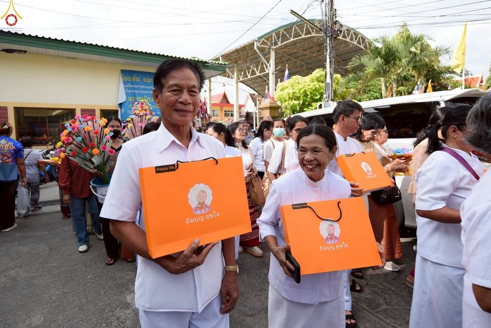 ภาพ No.276850:วันที่ 18 ตุลาคม พ.ศ. 2568 พิธีทอดกฐินสามัคคีทั่วไทย ณ วัดไตรรัตนาราม เขตบางเขน กรุงเทพฯ โดยคณะศิษยานุศิษย์ บูชาธรรม 81 ปี หลวงพ่อธัมมชโย