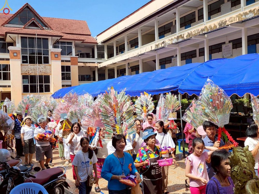 ภาพ No.269754:วันที่ 19 ตุลาคม พ.ศ. 2568 พิธีทอดกฐินสามัคคีทั่วไทย ณ วัดศรีบุญเรือง อ.สบตุ๋ย จ.ลำปาง โดยคณะศิษยานุศิษย์ บูชาธรรม 81 ปี หลวงพ่อธัมมชโย