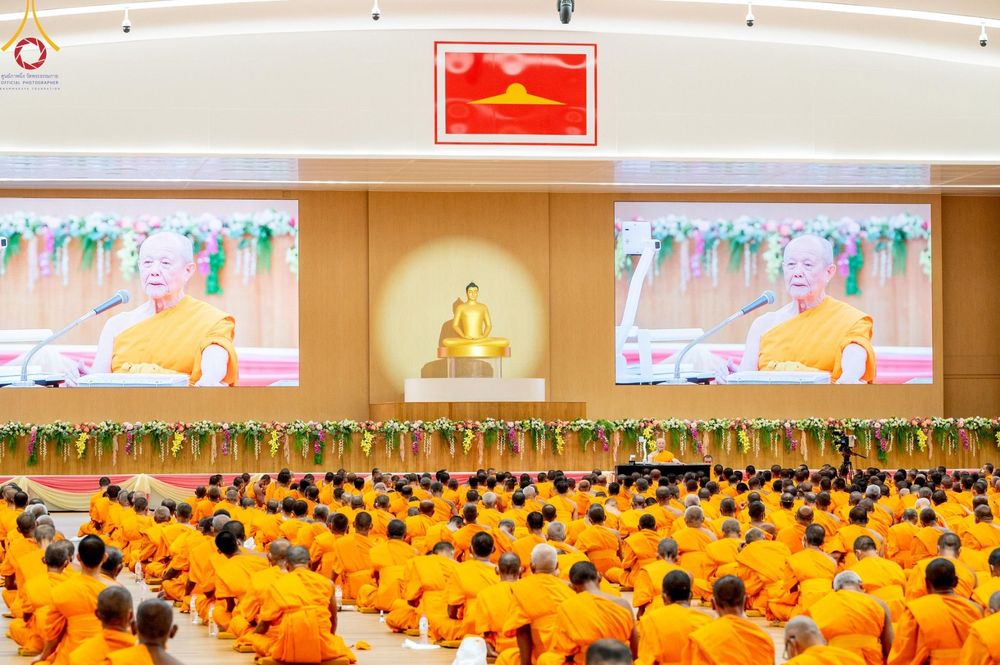ภาพ No.187680:พระธรรมยาตรา รับฟังพระธรรมเทศนา จากหลวงพ่อทัตตชีโว ในโครงการธรรมยาตรา ปีที่ 13 กตัญญูบูชา มหาปูชนียาจารย์ พระมงคลเทพมุนี(สด จนฺทสโร) พระผู้ปราบมาร อนุสรณ์สถาน 7 แห่ง ณ ห้องแก้วสารพัดนึก 2 วัดพระธรรมกาย วันที่ 26 ธันวาคม พ.ศ. 2567