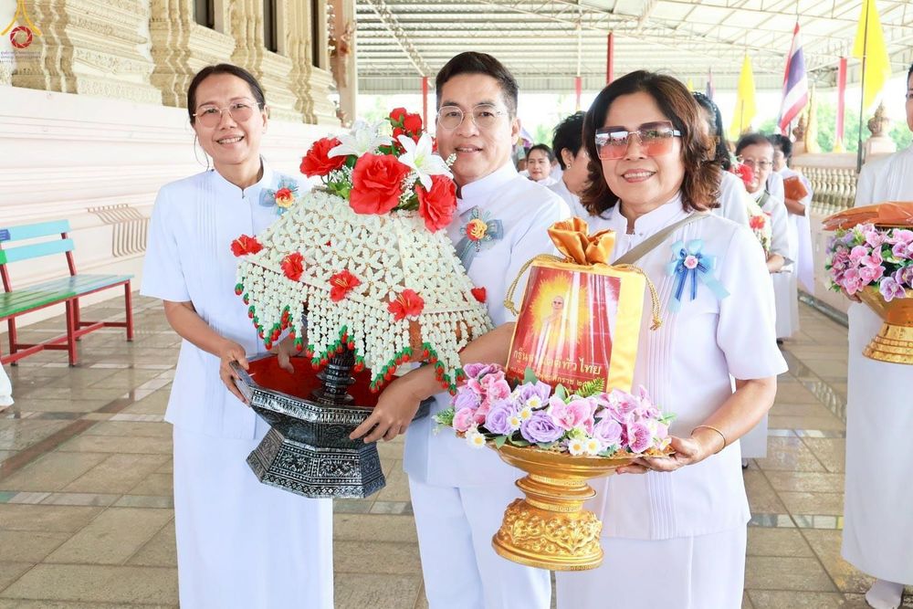 ภาพ No.269442:วันที่ 8 ตุลาคม พ.ศ. 2568 พิธีทอดกฐินสามัคคีทั่วไทย ณ วัดนราภิรมย์ อำเภอบางเลน จังหวัดนครปฐม โดยคณะศิษยานุศิษย์ บูชาธรรม 81 ปี หลวงพ่อธัมมชโย