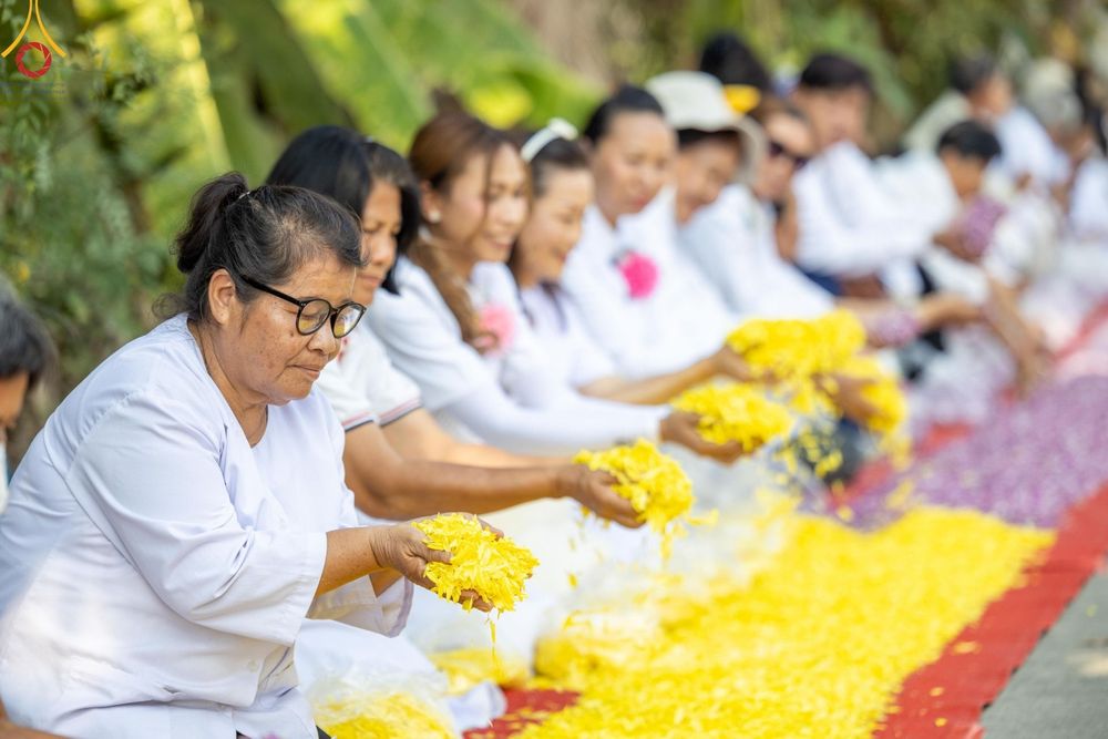 ภาพ No.190568:พิธีต้อนรับพระธรรมยาตรา ณ อนุสรณ์สถาน สถานที่ตั้งมโนปณิธานบวชตลอดชีวิต อนุสรณ์สถานคลองบางนางแท่น อ.สามพราน จ.นครปฐม ในโครงการธรรมยาตรา กตัญญูบูชา มหาปูชนียาจารย์ พระมงคลเทพมุนี(สด จนฺทสโร) พระผู้ปราบมาร อนุสรณ์สถาน 7 แห่ง ปีที่ 13 วันที่ 7 ม.ค.2568