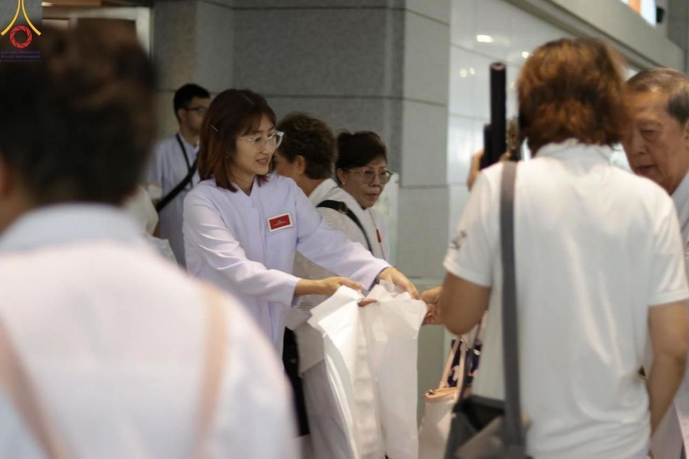 ภาพ No.145189:พิธีถวายผ้าอาบน้ำฝนและประทีปโคมไฟ ณ สภาธรรมกายสากล วัดพระธรรมกาย วันเสาร์ที่ 20 กรกฎาคม พ.ศ. 2567