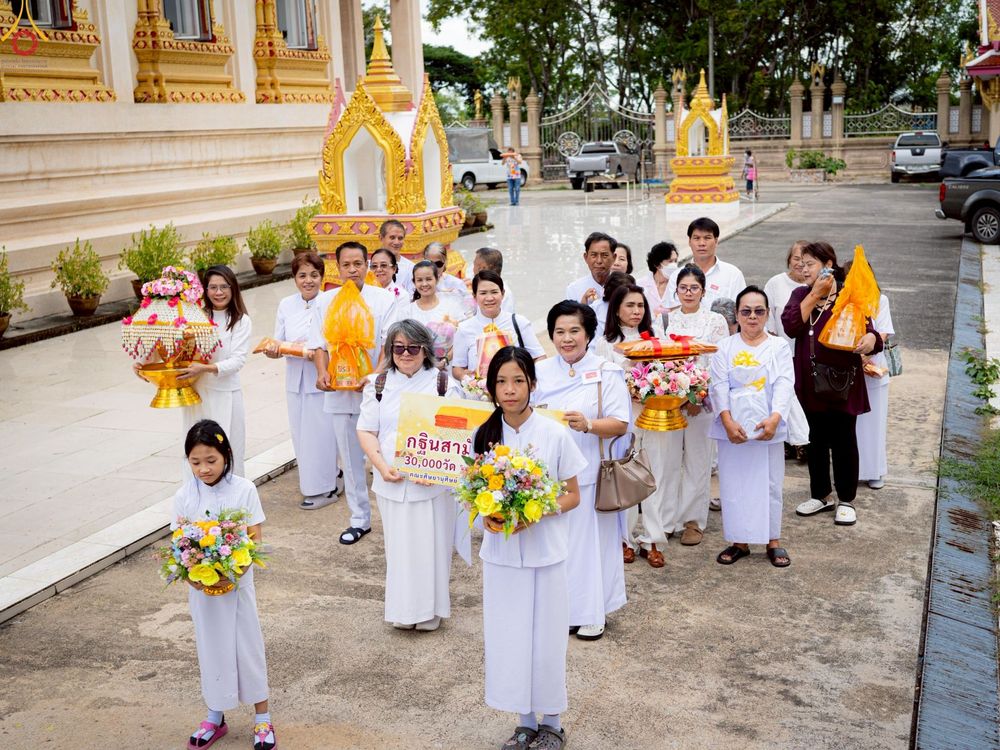 ภาพ No.259610:วันที่ 19 ตุลาคม พ.ศ. 2568 พิธีทอดกฐินสามัคคีทั่วไทย 30,000 วัด โดยคณะศิษยานุศิษย์ บูชาธรรม 81 ปี หลวงพ่อธัมมชโย ณ วัดปทีปพลีผล แขวงท่าข้าม เขตบางขุนเทียน จ.กรุงเทพฯ