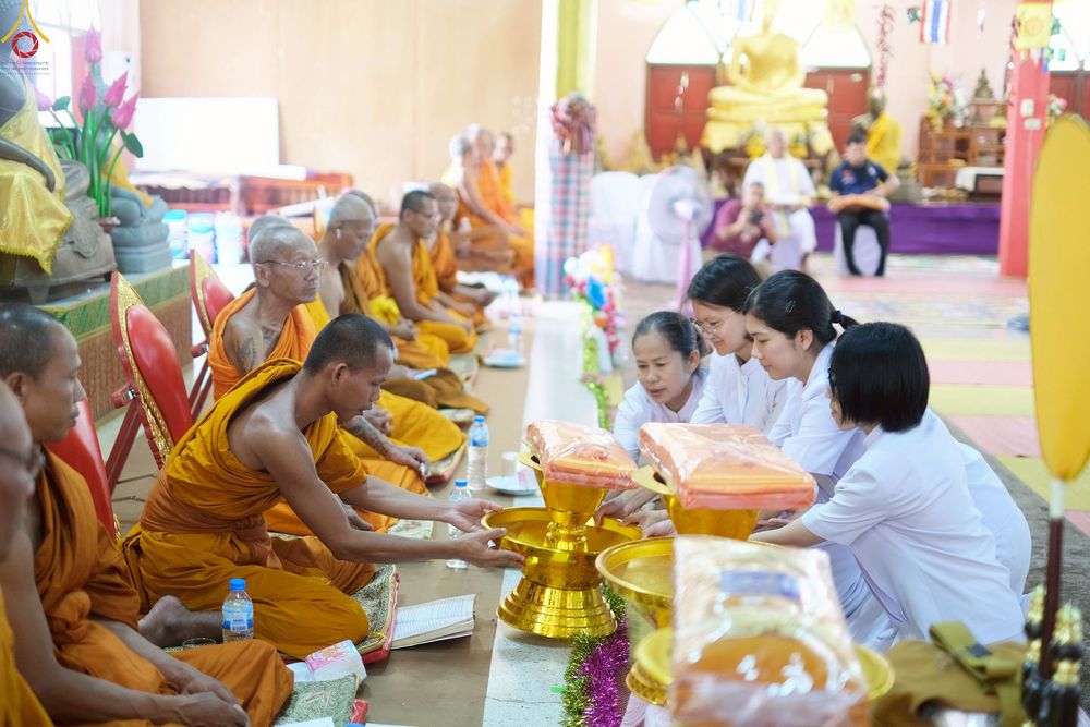 ภาพ No.270449:วันที่ 22 ตุลาคม พ.ศ. 2568 พิธีทอดกฐินสามัคคีทั่วไทย ณ วัดกระโดนไม้แดง ต.ชุมแสง อ.กระสัง จ.บุรีรัมย์ โดยคณะศิษยานุศิษย์ บูชาธรรม 81 ปี หลวงพ่อธัมมชโย