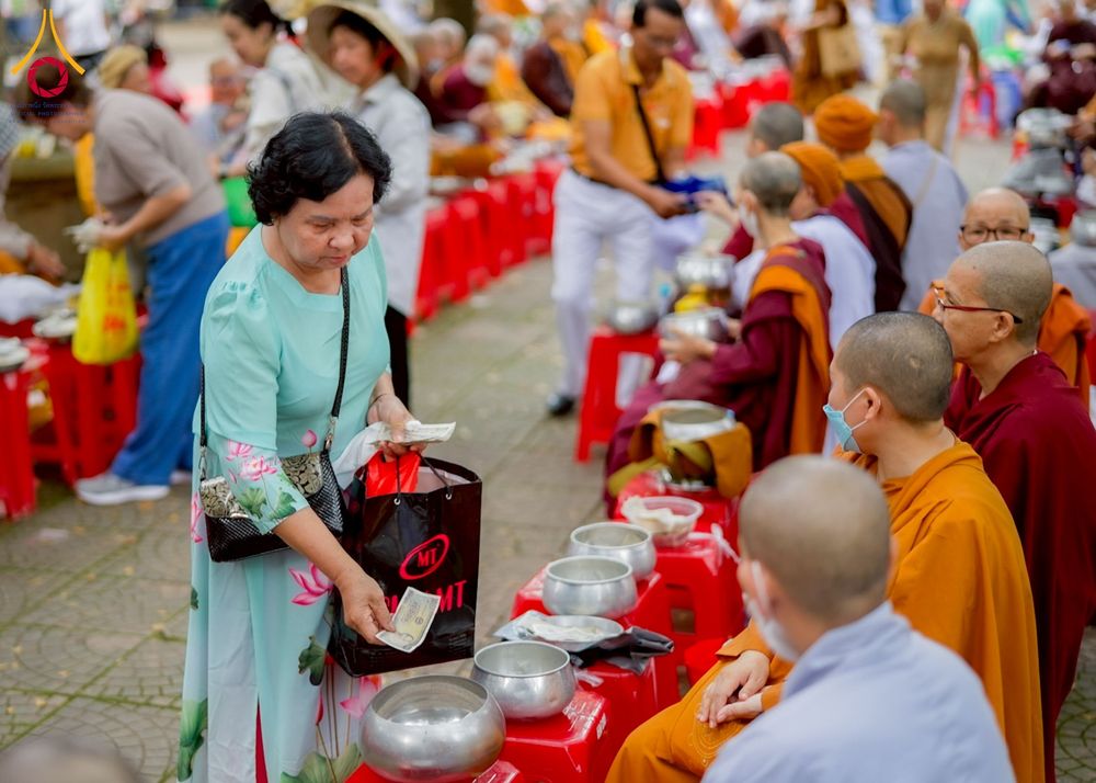 ภาพ No.274065:วันที่ 23 พฤศจิกายน พ.ศ. 2568 ประธานมูลนิธิธรรมกาย ถวายปัจจัยสมทบกฐินแด่ วัดเทียนเวียนเฟื้อกเซิน ศูนย์วิปัสสนาที่มีชื่อเสียง มากกว่า 50 ปีในเวียดนาม