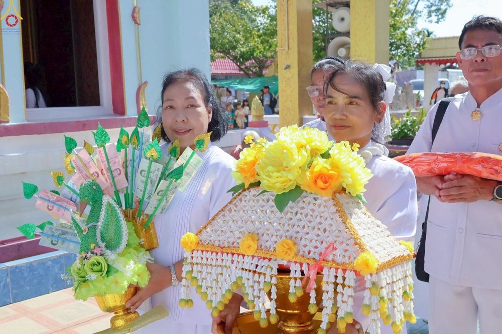 ภาพ No.260087:วันที่ 19 ตุลาคม พ.ศ. 2568 พิธีทอดกฐินสามัคคีทั่วไทย 30,000 วัด โดยคณะศิษยานุศิษย์ บูชาธรรม 81 ปี หลวงพ่อธัมมชโย ณ วัดปากคลองมอญ อ.บางเสาธง จ.สมุทรปราการ