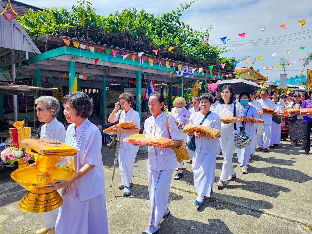 ภาพ No.170550:พิธีทอดกฐิน ณ วัดสุวรรณคีรี (บ้านกลับเก่า) ต.บ้านกลับ อ.หนองโดน จ.สระบุรี ในโครงการกฐินสามัคคีทั่วไทย 30,000 วัด บูชาธรรม 80 ปี หลวงพ่อธัมมชโย โดยคณะศิษยานุศิษย์วัดพระธรรมกาย วันที่ 26 ตุลาคม พ.ศ. 2567