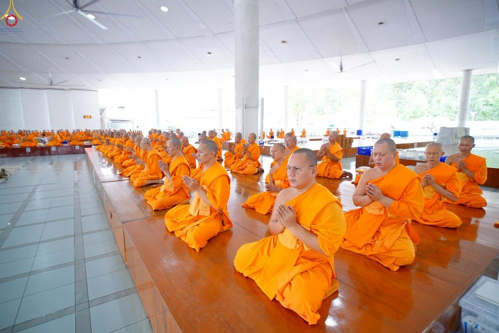 ภาพ No.230477:วันที่ 28 มิถุนายน พ.ศ. 2568 พิธีถวายภัตตาหารเมนูสวรรค์ เพื่อการบรรลุธรรม ณ หอฉันคุณยายอาจารย์ฯ วัดพระธรรมกาย