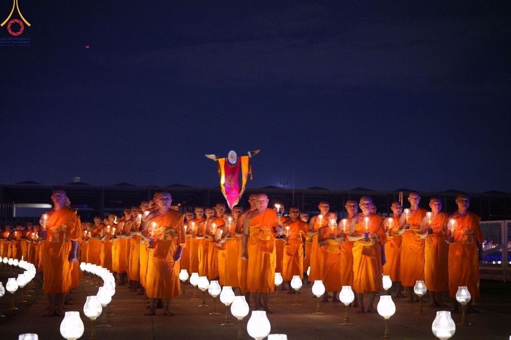 ภาพ No.279288:พิธีจุดวิสาขประทีป พิธีเวียนประทักษิณ ในวันวิสาขบูชา พุธที่ 22 พฤษภาคม พ.ศ. 2567 ( วันพระขึ้น 15 ค่ำ เดือน 6 ) ณ ลานธรรม พระมหาธรรมกายเจดีย์ วัดพระธรรมกาย จ.ปทุมธานี