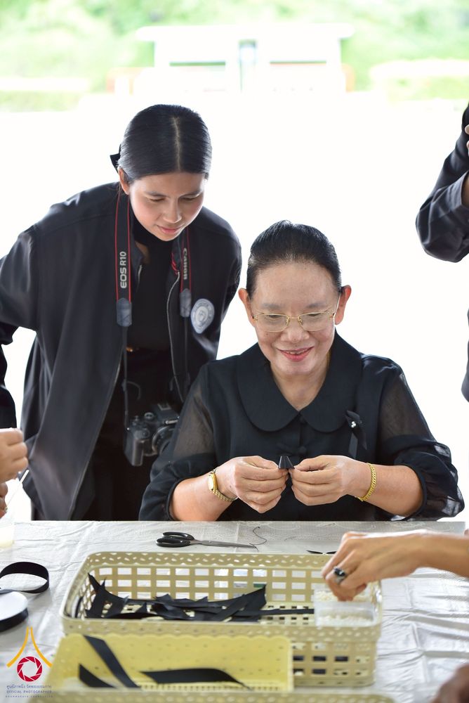 ภาพ No.267616:วันที่ 7 พฤศจิกายน พ.ศ. 2568 พสกนิกรอำเภอคลองหลวง รวมใจบำเพ็ญกุศลปัณรสมวาร (15 วัน) อุทิศถวายเป็นพระราชกุศลแด่ “สมเด็จพระพันปีหลวง” ณ วัดพระธรรมกาย