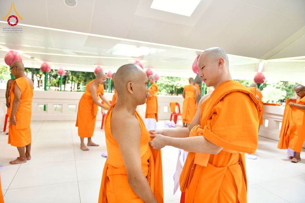 ภาพ No.256245:วันที่ 4 ตุลาคม พ.ศ. 2568 พิธีบรรพชาอุปสมบท  โครงการอุปสมบทหมู่บูชาธรรม 141 ปี  พระมงคลเทพมุนี (สด จนฺทสโร) ณ โบสถ์พระไตรปิฏก วัดพระธรรมกาย จ.ปทุมธานี