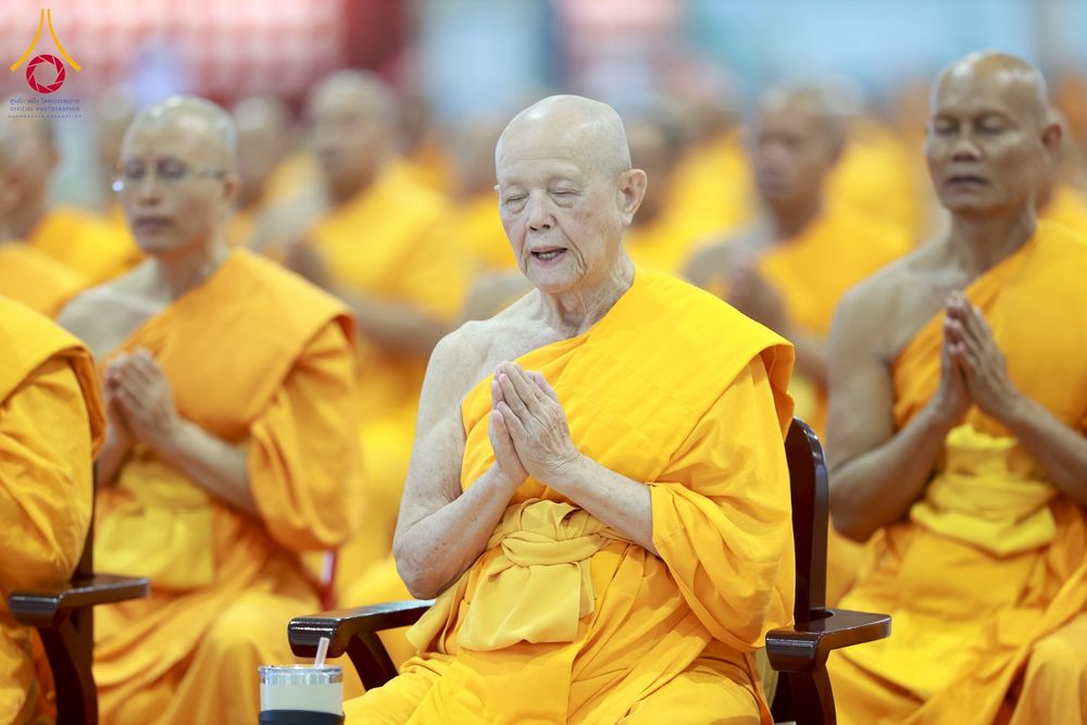 ภาพ No.258184:วันอาทิตย์ที่ 5 ตุลาคม พ.ศ. 2568 พิธีบูชาข้าวพระ ณ สภาธรรมกายสากล วัดพระธรรมกาย