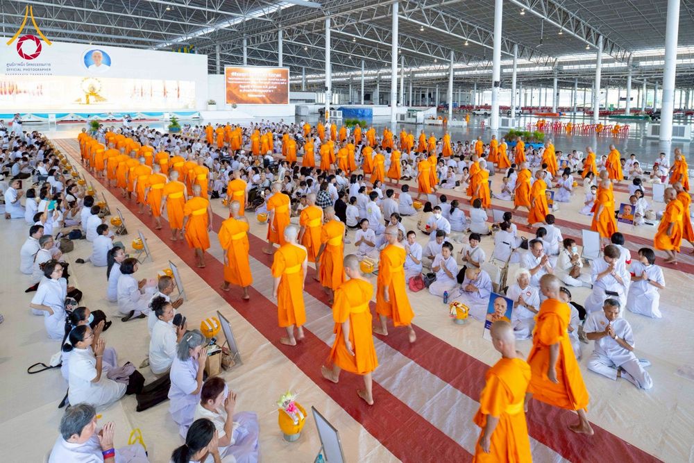 ภาพ No.277784:วันเสาร์ที่ 6 ธันวาคม พ.ศ. 2568 พิธีบรรพชาอุปสมบทและพิธีถวายบาตร โครงการอุปสมบทบูชาธรรมมหาปูชนียาจารย์ ประจำปี พ.ศ.2568 โครงการบวชพระนานาชาติ AEC และ WAB รุ่น CEO (นักบริหาร) รุ่นที่ 5 ณ มหาธรรมกายเจดีย์ วัดพระธรรมกาย