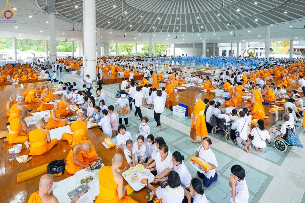 ภาพ No.136205:พิธีบุพเปตพลี ครั้งที่ 150 ร่วมอุทิศบุญให้แก่หมู่ญาติที่ล่วงลับไปแล้ว และสืบทอดอายุพระพุทธศาสนา วันอังคารที่ 7 พฤษภาคม พ.ศ. 2567 ( วันพระ แรม 14 ค่ำ เดือน 5 ) ณ หอฉันคุณยายอาจารย์ฯ วัดพระธรรมกาย