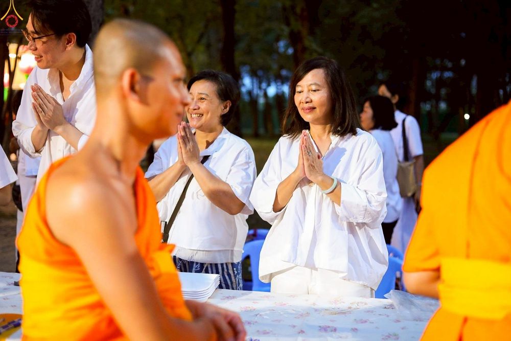 ภาพ No.250692:วันอังคารที่ 7 ตุลาคม พ.ศ. 2568 พิธีมหาปวารณาออกพรรษา ณ โบสถ์พระไตรปิฎก วัดพระธรรมกาย