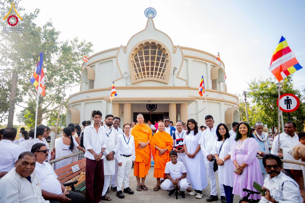 ภาพ No.283851:วันที่ 6-7 ธันวาคม พ.ศ. 2568  พิธีรับมอบหนังสือแสดงเจตจำนงถวายสิทธิครอบครองและใช้ประโยชน์วัดสันติวัน เมืองนาคปูร์  พิธีจุดโคมประทีปถวายเป็นพุทธบูชา และอุทิศบุญกุศลแด่ ดร.บี.อาร์. อัมเบดการ์  พิธีบูชาข้าวพระถ่ายทอดสดจากประเทศไทย