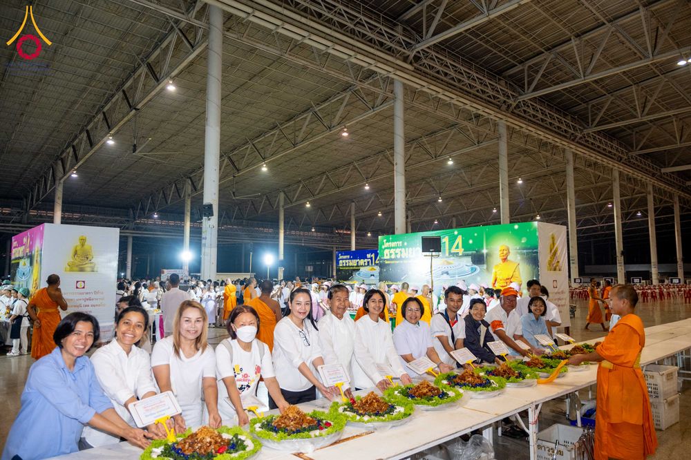 ภาพ No.303809:วันที่ 28 มกราคม พ.ศ. 2569 พิธีถวายภัตตาหารเป็นสังฆทาน แด่พระธรรมยาตรา ณ วัดพระธรรมกาย  จังหวัดปทุมธานี ในโครงการธรรมยาตรา กตัญญูบูชา มหาปูชนียาจารย์ พระมงคลเทพมุนี(สด จนฺทสโร) พระผู้ปราบมาร อนุสรณ์สถาน 7 แห่ง ปีที่ 14