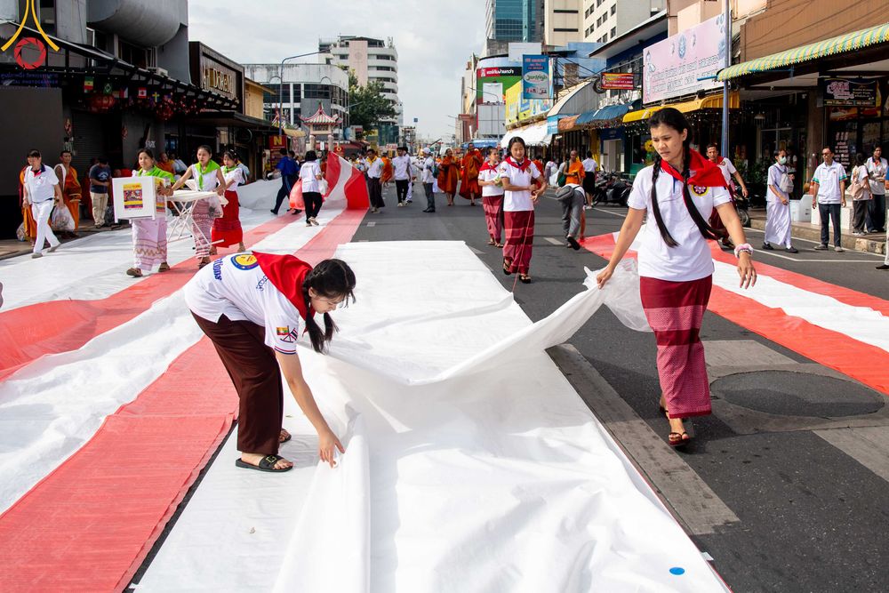ภาพ No.343227:วันอาทิตย์ที่ 16 สิงหาคม พ.ศ.2569 พิธีตักบาตรพระ 10,000 รูป นานาชาติ ปีที่ 23 คณะสงฆ์ 4 ประเทศ 14 จังหวัดภาคใต้ น้อมถวายเป็นพุทธบูชา ทำบุญเพื่อแม่- พ่อ ณ ถนนนิพัทธ์อุทิศ 3 อ.หาดใหญ่ จ.สงขลา