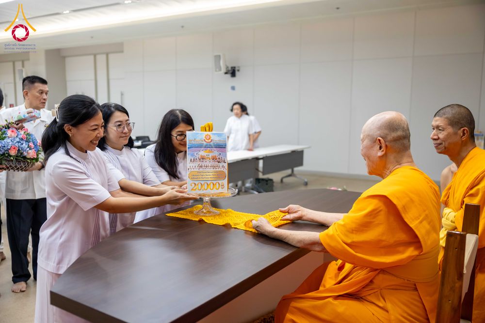 ภาพ No.324882:วันพฤหัสบดีที่ 23 เมษายน พ.ศ.2569  หลวงพ่อทัตตชีโว รองเจ้าอาวาสวัดพระธรรมกาย ถวายการต้อนรับและปฏิสันถารคณะชาวอินโดนีเซีย