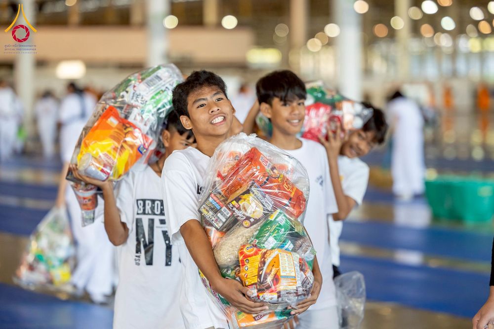 ภาพ No.277054:วันอาทิตย์ที่ 7 ธันวาคม พ.ศ. 2568 พิธีตักบาตรอาทิตย์ต้นเดือน ณ บ้านแก้วเรือนทองคุณยายฯ วัดพระธรรมกาย