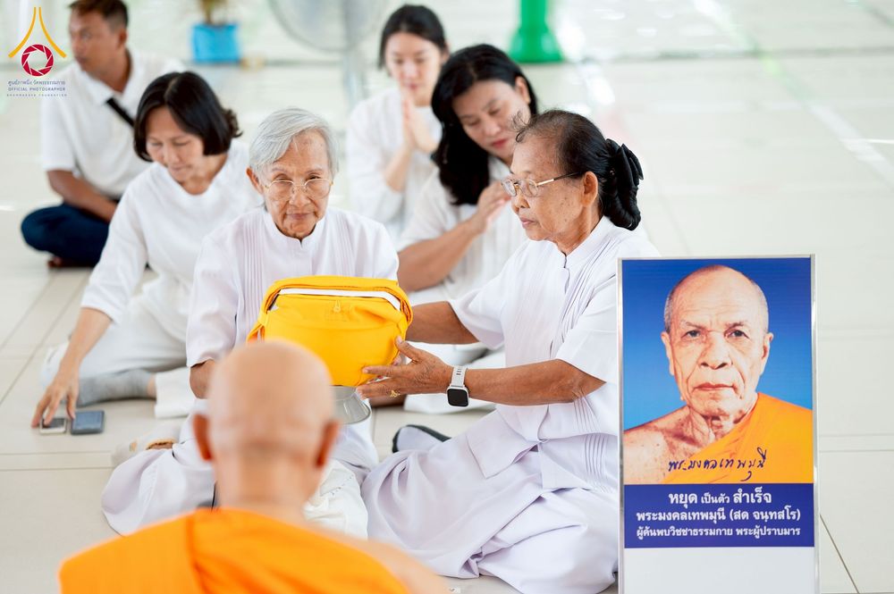 ภาพ No.244842:วันเสาร์ที่ 6 กันยายน พ.ศ. 2568 พิธีถวายบาตร บรรพชา อุปสมบทของนาคธรรมทายาท โครงการอุปสมบทหมู่บูชาธรรมครบรอบ 108 ปี  วันครูผู้ค้นพบวิชชาธรรมกาย ณ โบสถ์พระไตรปิฎก วัดพระธรรมกาย