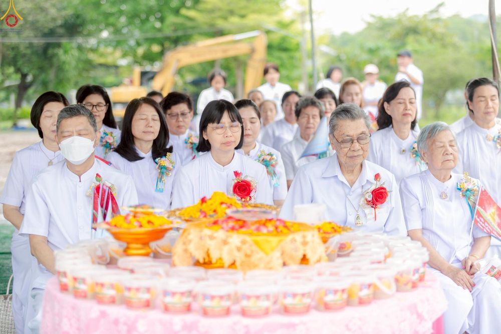 ภาพ No.246913:วันอาทิตย์ที่ 14 กันยายน พ.ศ. 2568 พิธีทอดผ้าป่า ซื้อดิน ปรับพื้นที่ลานธรรม  และพิธีกลั่นแผ่นดิน โปรยทราย สถาปนาองค์พระเจดีย์ เพื่อสร้างสันติภาพโลก  ณ ศูนย์ปฏิบัติธรรมสระบุรี อ.พระพุทธบาท จ.สระบุรี