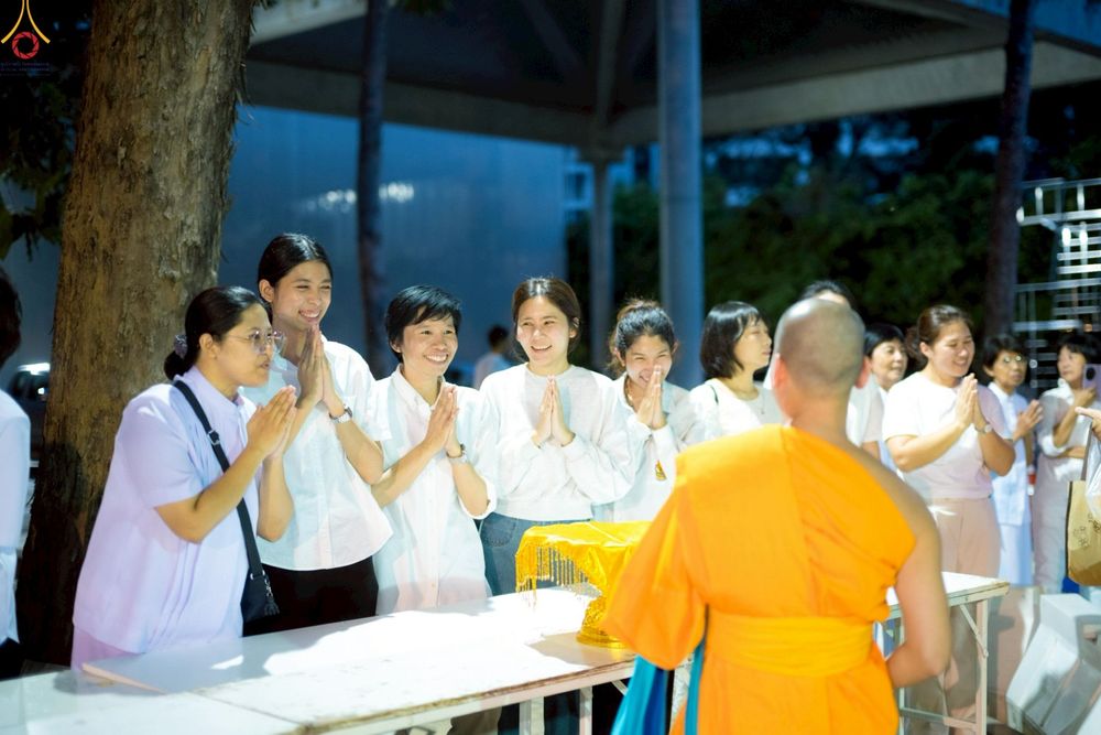 ภาพ No.250695:วันอังคารที่ 7 ตุลาคม พ.ศ. 2568 พิธีมหาปวารณาออกพรรษา ณ โบสถ์พระไตรปิฎก วัดพระธรรมกาย