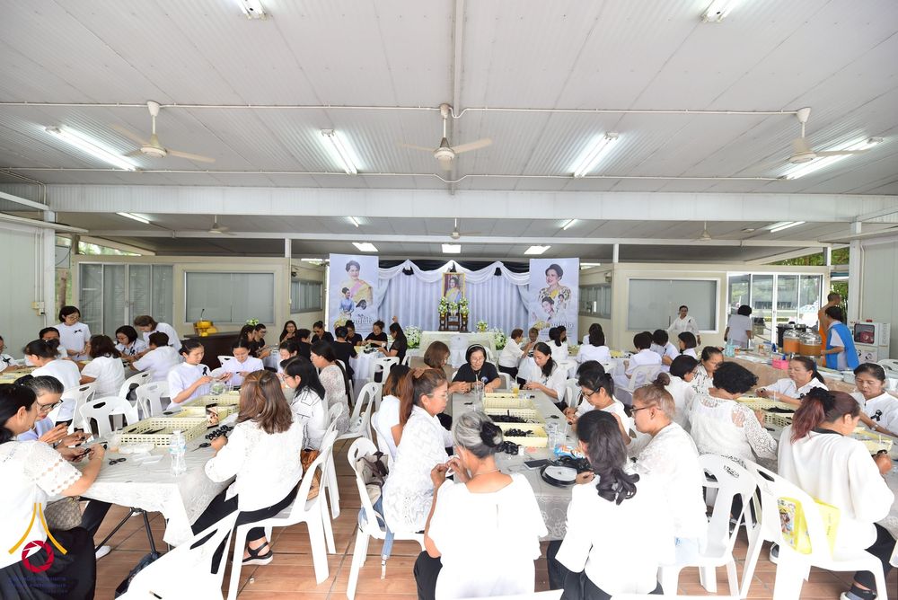 ภาพ No.267619:วันที่ 7 พฤศจิกายน พ.ศ. 2568 พสกนิกรอำเภอคลองหลวง รวมใจบำเพ็ญกุศลปัณรสมวาร (15 วัน) อุทิศถวายเป็นพระราชกุศลแด่ “สมเด็จพระพันปีหลวง” ณ วัดพระธรรมกาย