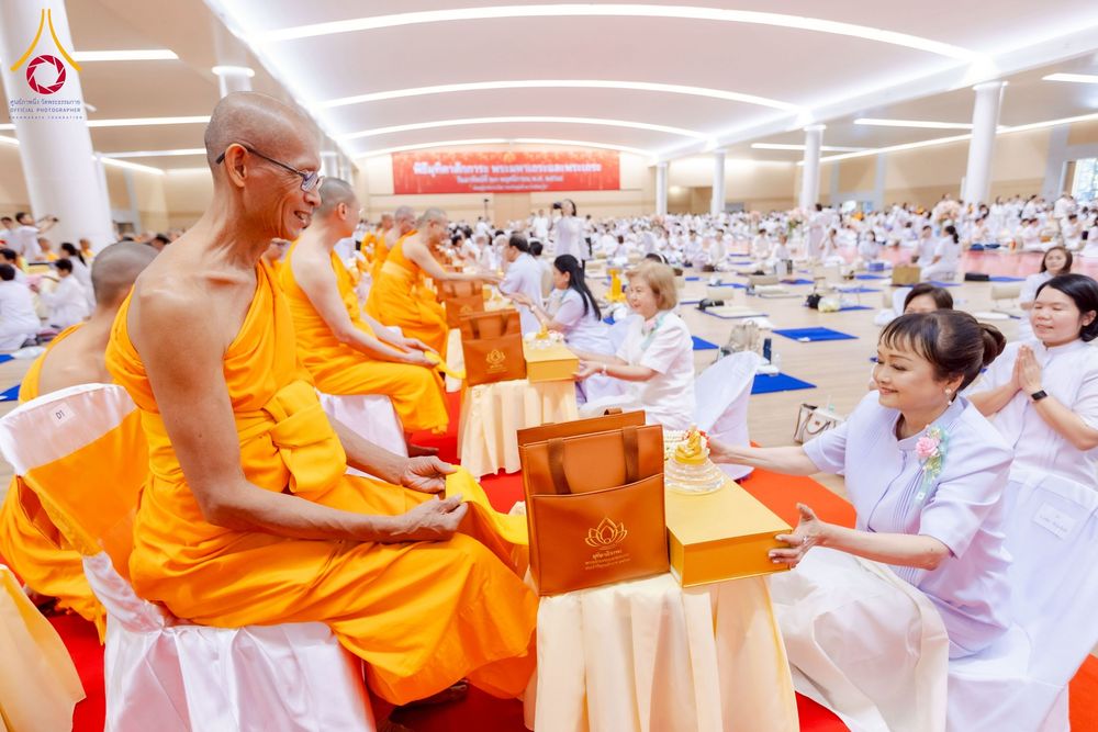 ภาพ No.272930:วันอาทิตย์ที่ 23 พฤศจิกายน พ.ศ.2568 พิธีมุทิตาสักการะ พระมหาเถระและพระเถระ ประจำปีพุทธศักราช 2568 ณ ห้องแก้วสารพัดนึก 2 สภาธรรมกายสากล  วัดพระธรรมกาย