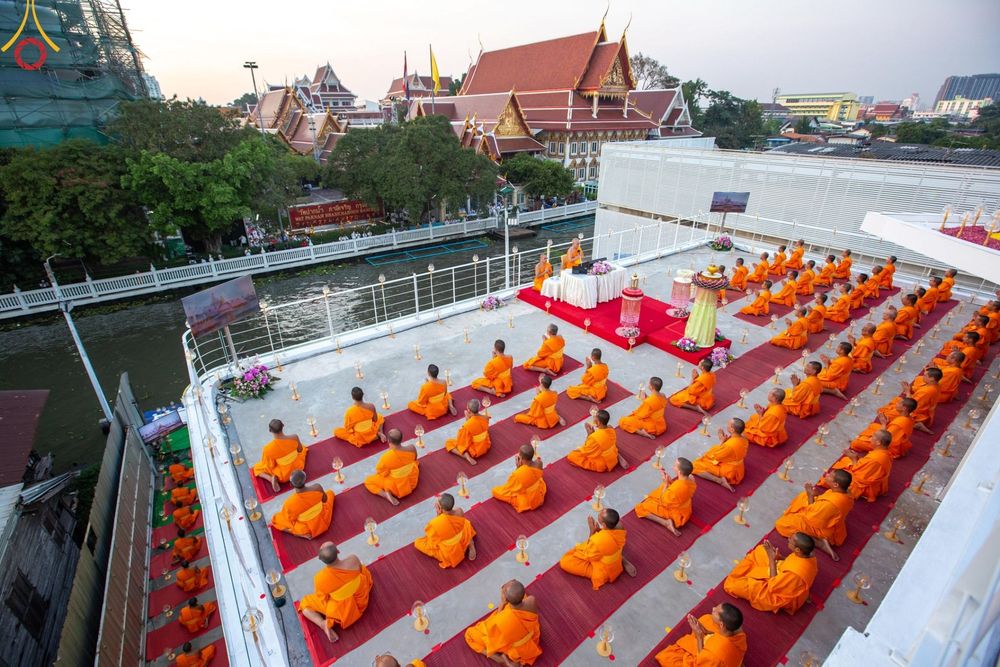 ภาพ No.201630:พิธีจุดประทีปถวายเป็นพุทธบูชา และบูชาธรรมมหาปูชนียาจารย์ ณ อาคารธรรมยาตรา กตัญญูบูชามหาปูชนียาจารย์ ตรงข้ามวัดปากน้ำภาษีเจริญ จ.กรุงเทพมหานคร ในโครงการธรรมยาตรา กตัญญูบูชา มหาปูชนียาจารย์ พระมงคลเทพมุนี(สด จนฺทสโร) พระผู้ปราบมาร อนุสรณ์สถาน 7 แห่ง
