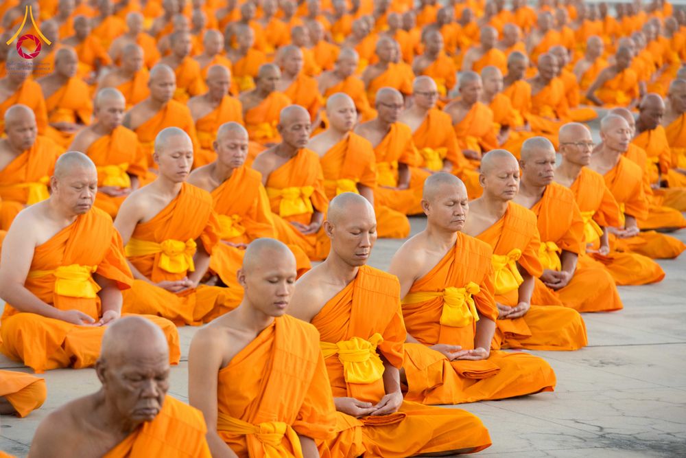 ภาพ No.285312:วันจันทร์ที่ 15 ธันวาคม พ.ศ.2568  บันทึกภาพหมู่ประวัติศาสตร์ โครงการบรรพชาอุปสมบทหมู่  รุ่นบูชาธรรมมหาปูชนียาจารย์ ประจำปี 2568 ณ ลานธรรมมหาธรรมกายเจดีย์ วัดพระธรรมกาย