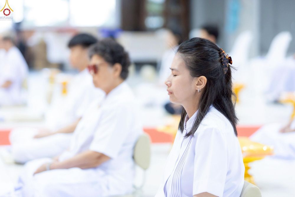 ภาพ No.249118:วันที่ 26-28 กันยายน พ.ศ. 2568 โครงการอบรม อุบาสกแก้ว อุบาสิกาแก้ว รุ่นที่ 3  ณ ศูนย์ปฏิบัติธรรมสมุทรปราการ ได้รับความเมตตาจากคณะสงฆ์ในพื้นที่  รวมถึงผู้บริหารสถานศึกษา ที่นำนักเรียนระดับมัธยมปลาย  มารับฟังข้อมูลเพื่อที่จะเป็นกำลังสำคัญ ในการเข้าร่วมขบวน